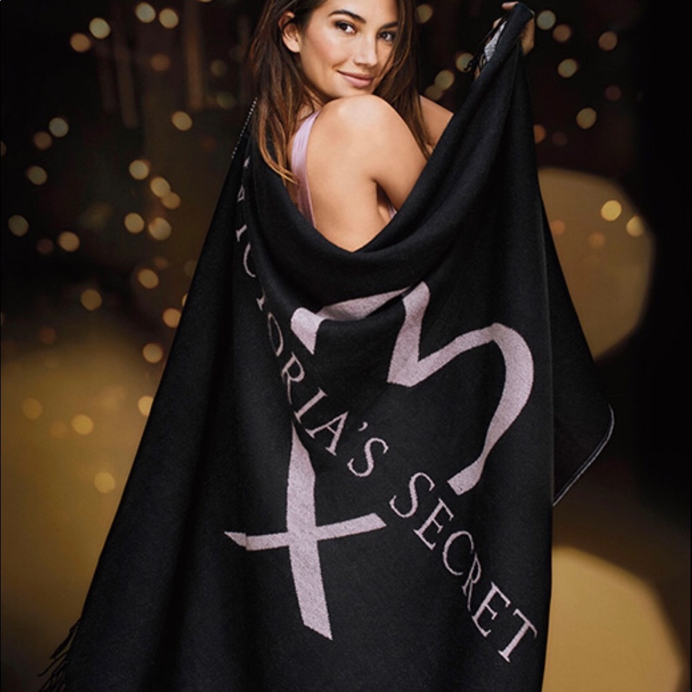 Victoria’s Secret Love ❤️ blanket New
